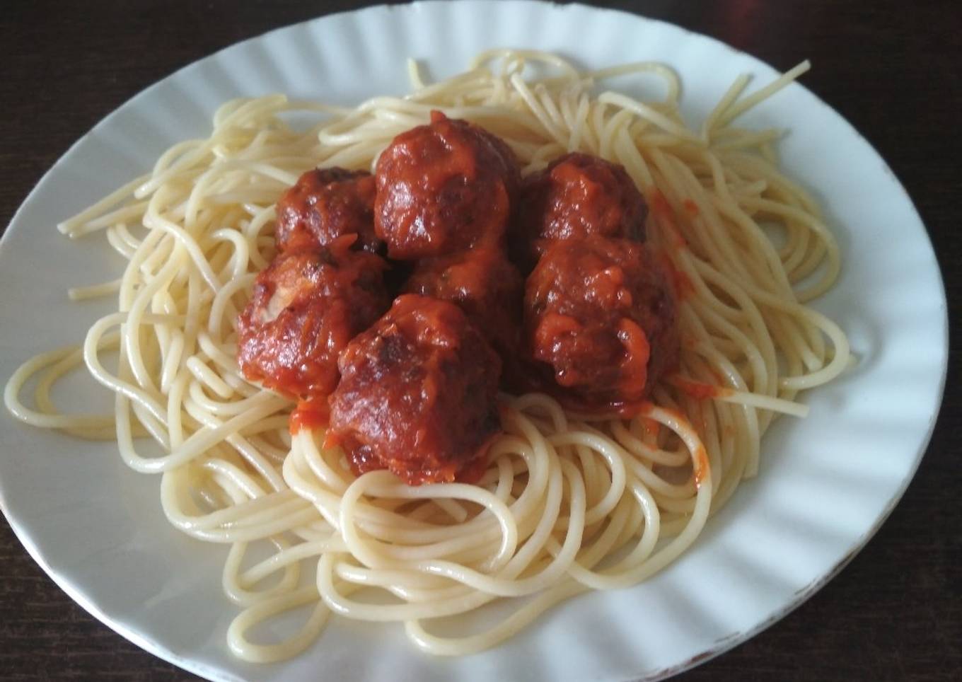 Espaguetis con Albóndigas