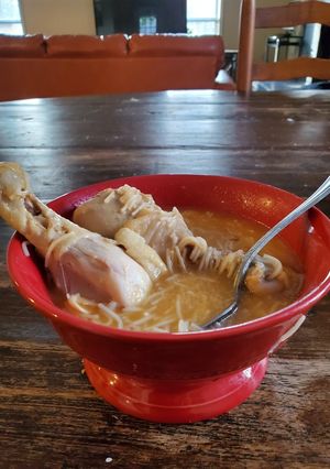 Una foto de Sopa de fideo con pollo