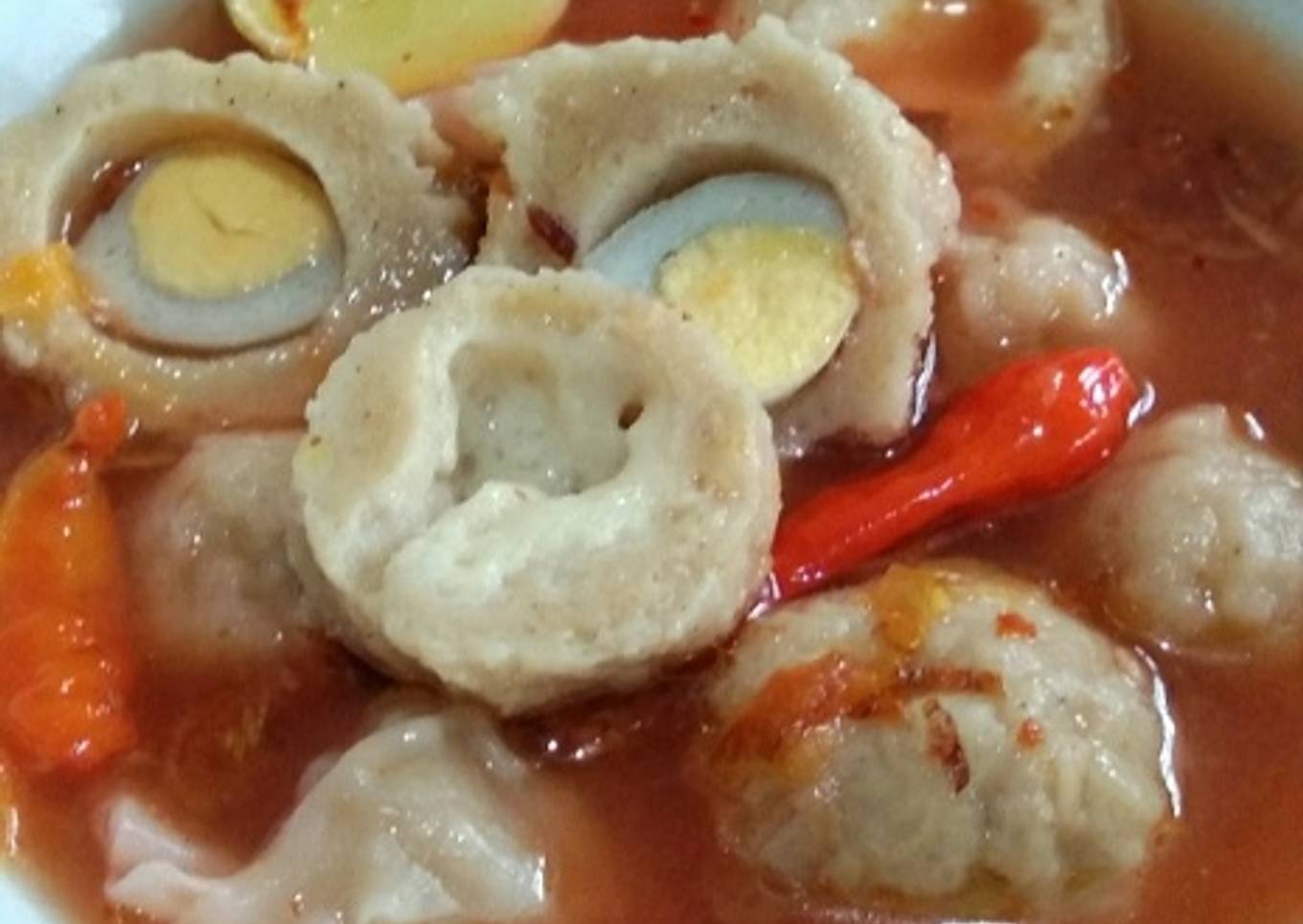 Cilok isi keju mozarella & telur puyuh kuah pedas