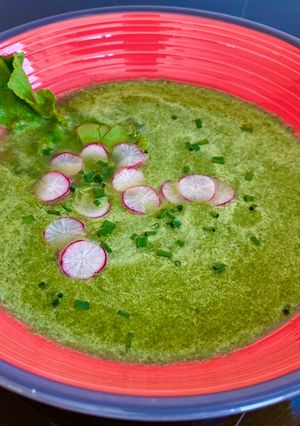 Une photo de Soupe de fanes de radis