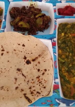 પાલક મગદાળ નું શાક રોટલી રેસીપી મુખ્ય ફોટો