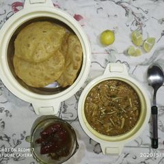 A picture of Chole puri.