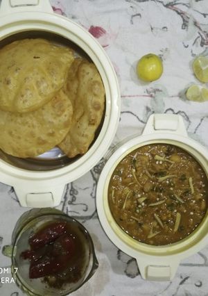 A picture of Chole puri.