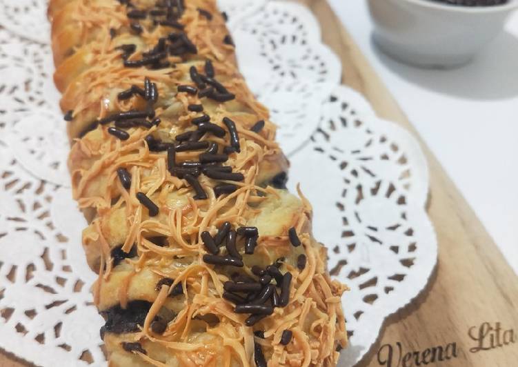 Choco Cheese Strudel
