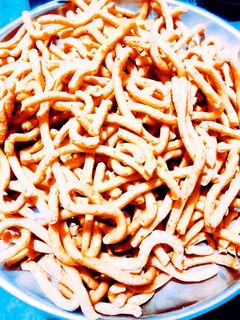 તીખા ગાંઠિયા (Tikha Ganthia Recipe In Gujarati) રેસીપી મુખ્ય ફોટો