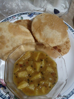A picture of Kachori alu ki tarkari 😋.