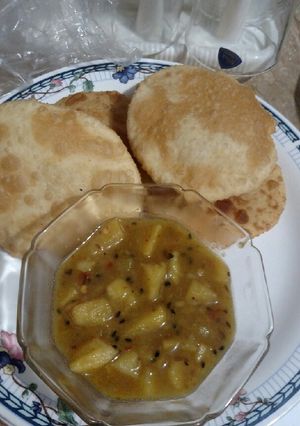 A picture of Kachori alu ki tarkari 😋.