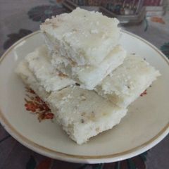 A picture of Coconut burfi (nariyal burfi).