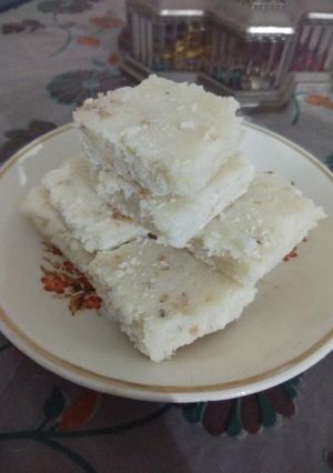 A picture of Coconut burfi (nariyal burfi).
