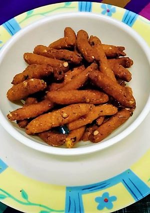 ફુલવડી ગાંઠિયા (Fulwadi Gathiya recipe in Gujarati) રેસીપી મુખ્ય ફોટો