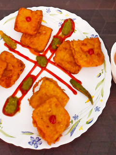 झटपट ब्रेड पकौड़ा (Bread Pakoda Recipe In Hindi) रेसिपी मुख्य फोटो
