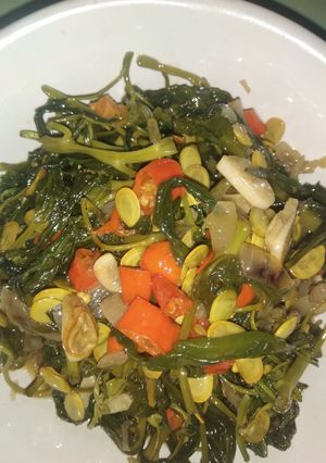 Foto resep Tumis kangkung pedas maknyuss