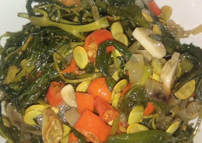 Cara Gampang Menyiapkan Tumis kangkung pedas maknyuss yang Lezat Sekali