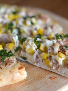 A picture of No cheese! Tuna and corn pizza!.