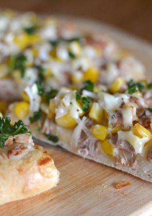 A picture of No cheese! Tuna and corn pizza!.