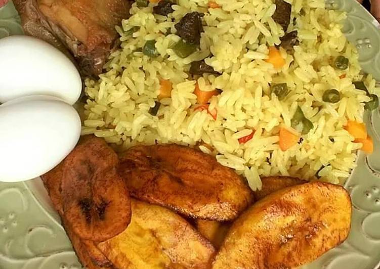 Recipe of Super Quick Homemade Fried rice with fried plantain,boiled egg and chicken