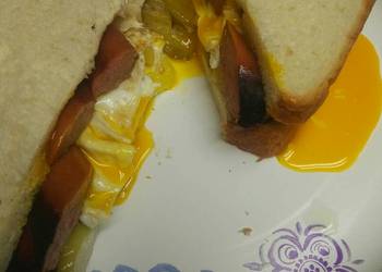 How to Prepare Yummy Egg and Hotdog Sandwich