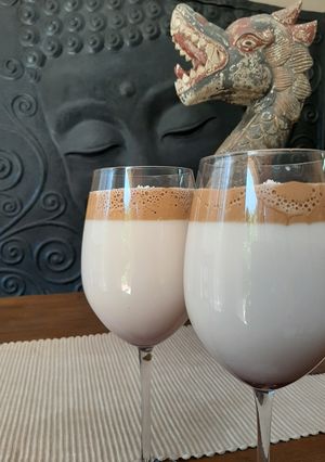 A picture of Dirty Dalgona Coffee.