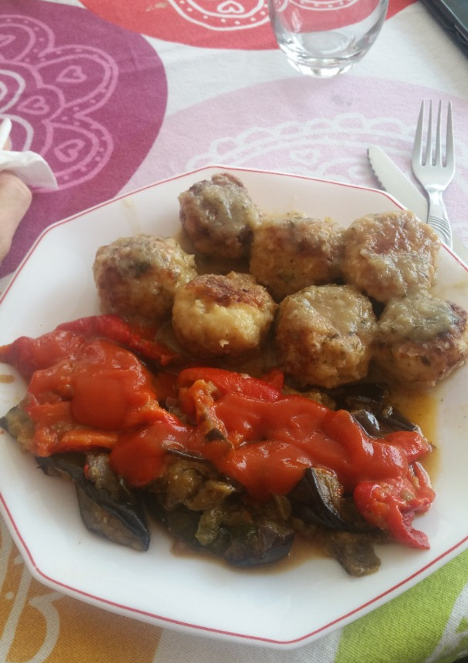 Una foto de Albóndigas de rape en salsa verde