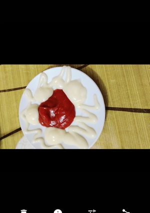 صورة لوصفة كاتشب وكريم التوم مع حلا