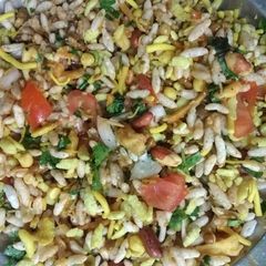 A picture of Bhelpuri with poha.