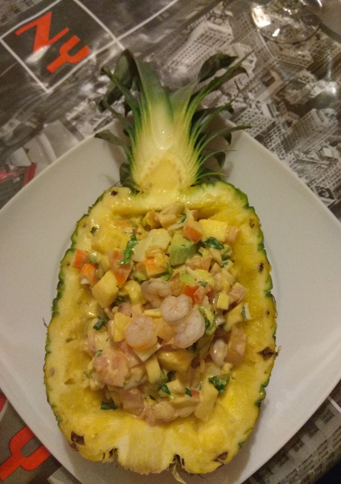Una foto de Piña rellena de marisco