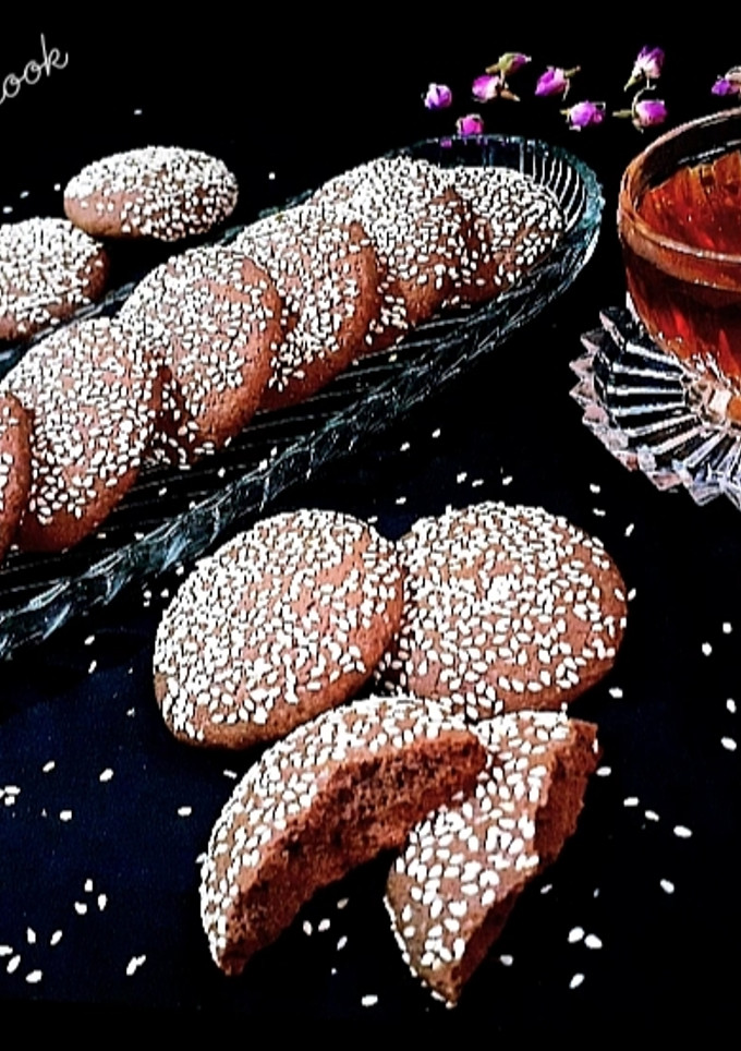 عکسی از دستور کلوچه شکلاتی کنجدی 😋🥰 Chocolate sesame cookies