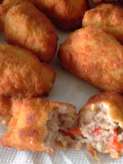 Una foto de Croquetas de jamón asado y pimientos asados