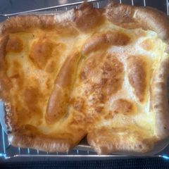 A picture of Luxury Yorkshire Puddins. Yes the my Second recipe in case you need BIGGER ones :P.