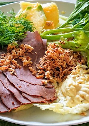 Rostbiff pirított hagymával és remoulad dresszinggel - LC recept fotója