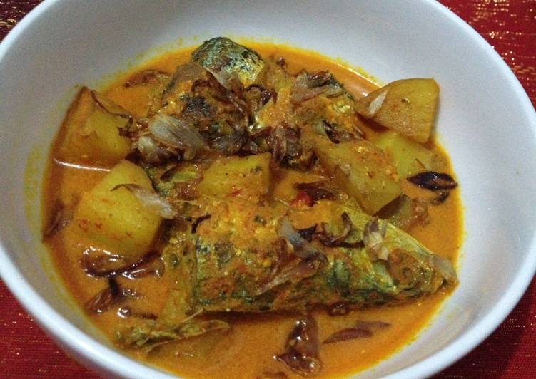 Cara membuat Simple Gule Ikan Kembung Kentang yang lezat Untuk Jualan