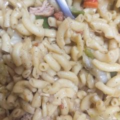 A picture of Chicken macaroni pasta.