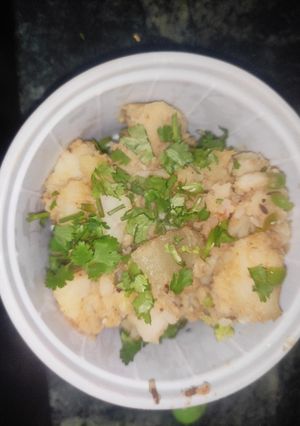 व्रत के फलाहारी आलू (vrat ke falahari aloo recipe in Hindi) रेसिपी मुख्य फोटो