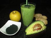 Una foto de batido con espirulina