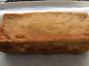 Una foto de budín de pan individual