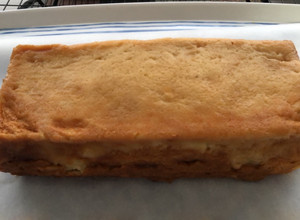 Una foto de Pudín de pan relleno de dulce de guayaba, tipo dominicano