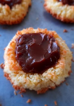Una foto de Pepas de coco con dulce de leche