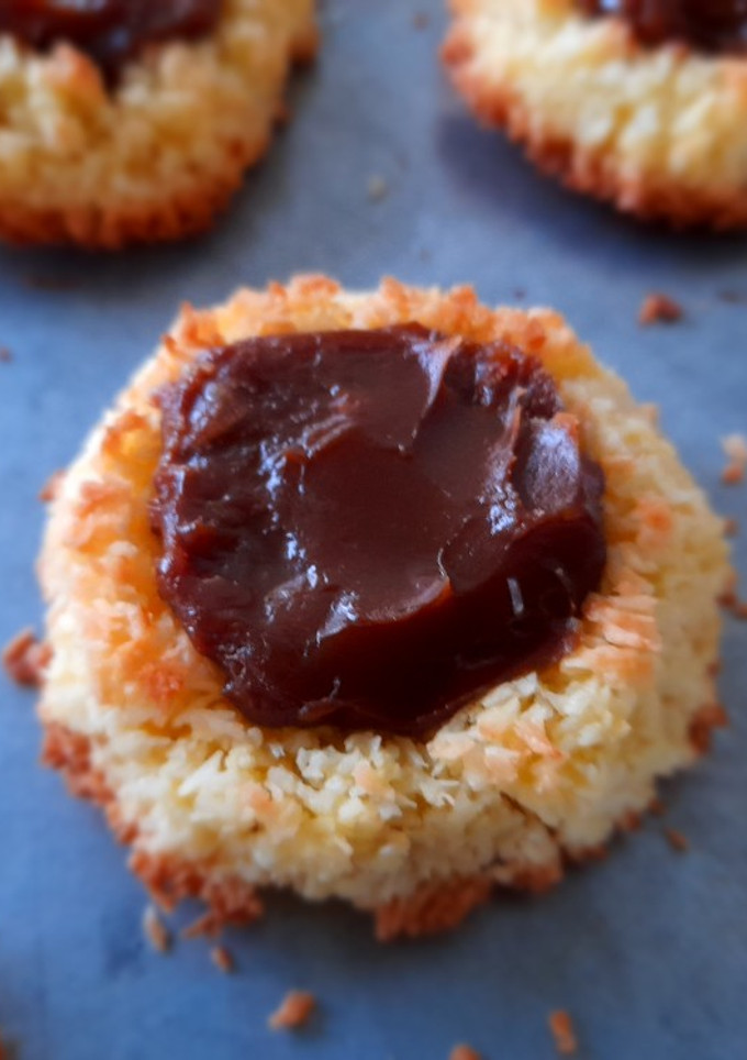Una foto de Pepas de coco con dulce de leche