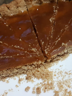 Una foto de Tarta de harina integral y avena de batata y chocolate