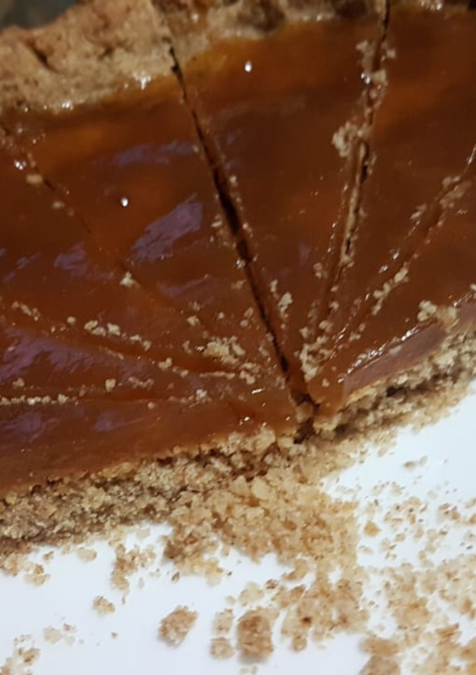 Una foto de Tarta de harina integral y avena de batata y chocolate