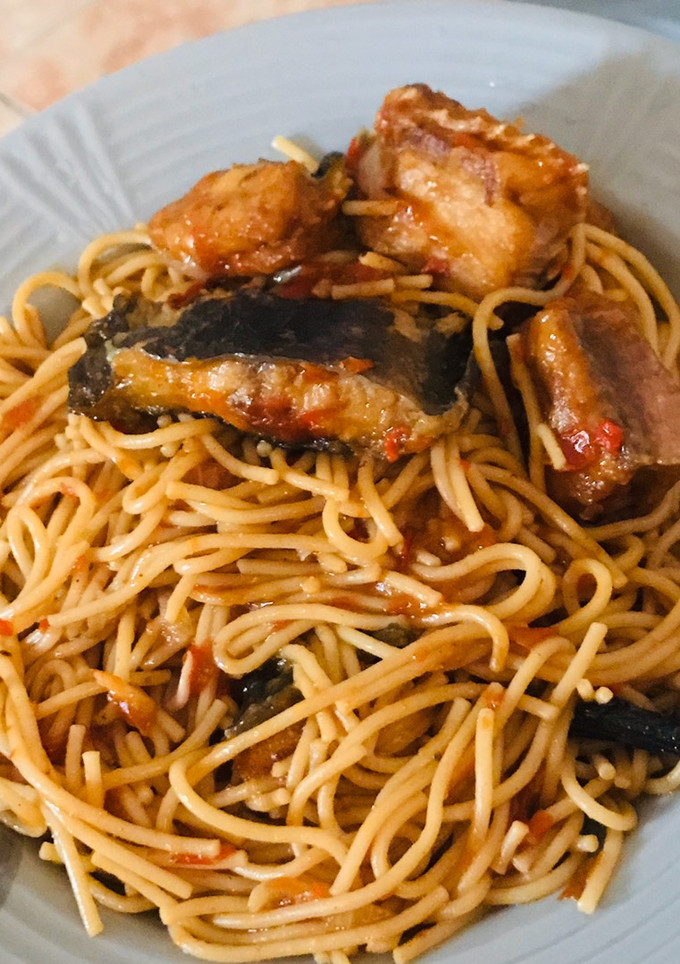 A picture of Spaghetti with fish.