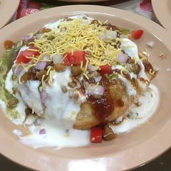 A picture of Jaipuri Raj Kachori.