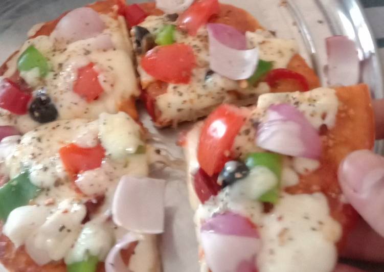 Recipe of Award-winning Yummy pizza with homemade base