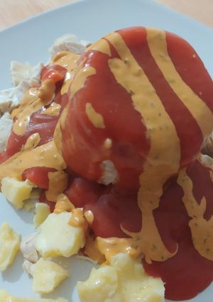 Una foto de Volcán de arroz con pollo, gaucha y cheddar