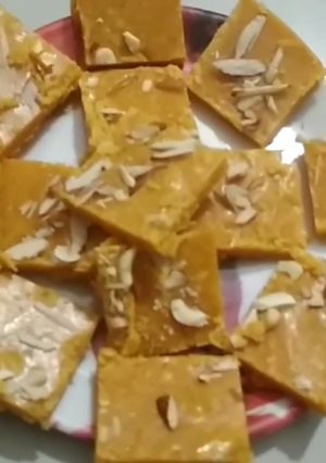 મોહનથાળ(Mohanthal Recipe in Gujarati) રેસીપી મુખ્ય ફોટો