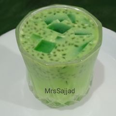 A picture of Green jello drink.