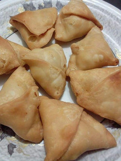समोसा (Samosa recipe in Hindi) रेसिपी मुख्य फोटो