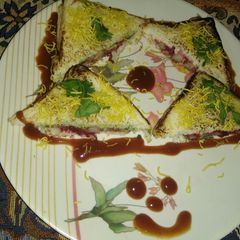 A picture of Beetroot potato sandwich.