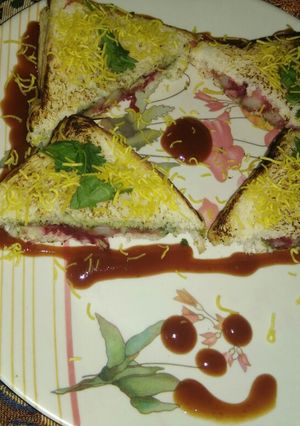 A picture of Beetroot potato sandwich.