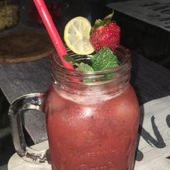 A picture of Strawberry Mojito.
